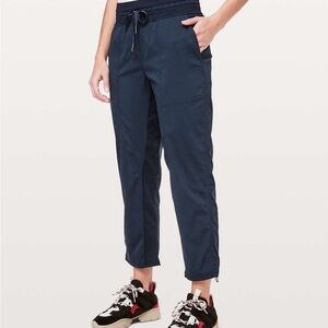 Lululemon dance studio crop